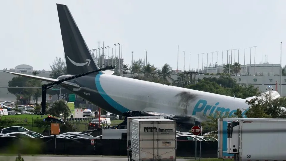 Amazon Cargo Jet Runway Excursion Leaves Five Dead in Miami