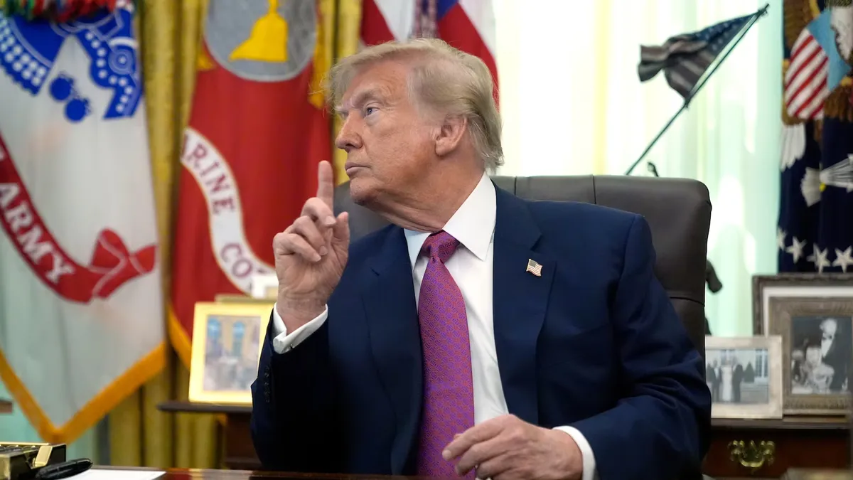 Trump Cash War Chest Shapes High-Stakes Midterm Election Stretch