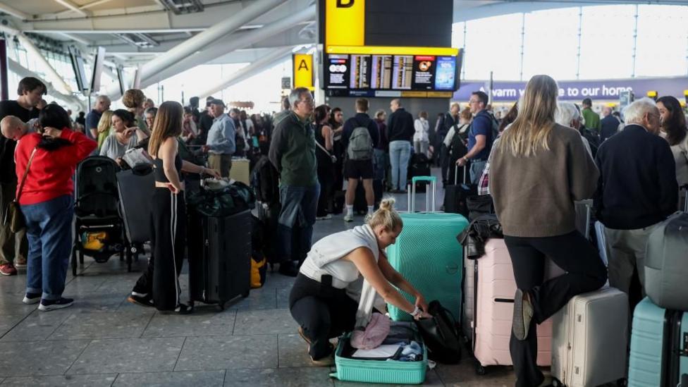 Air Traffic Control Glitch Causes Massive Flight Cancellations