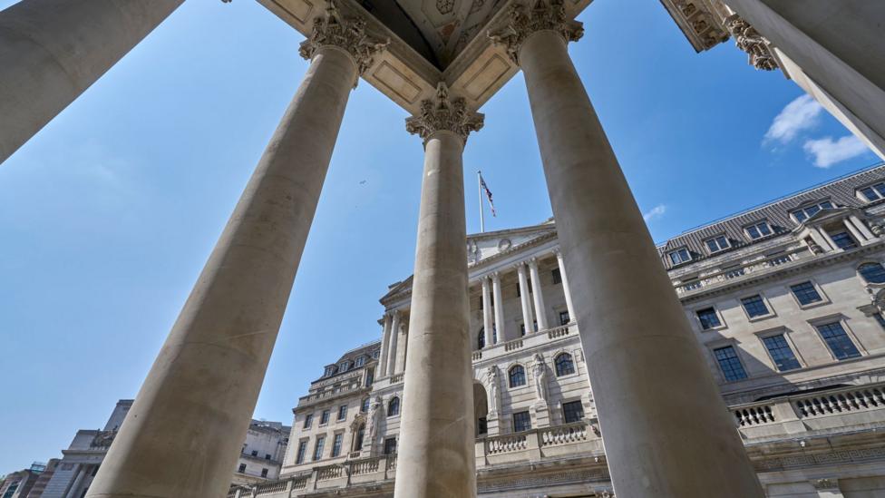 Bank of England Weighs Rate Options as Inflation Pressures Mount