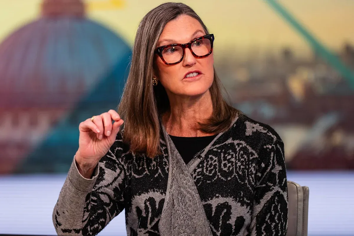 Cathie Wood Buys Robinhood Stock Amid AMC Token Feud