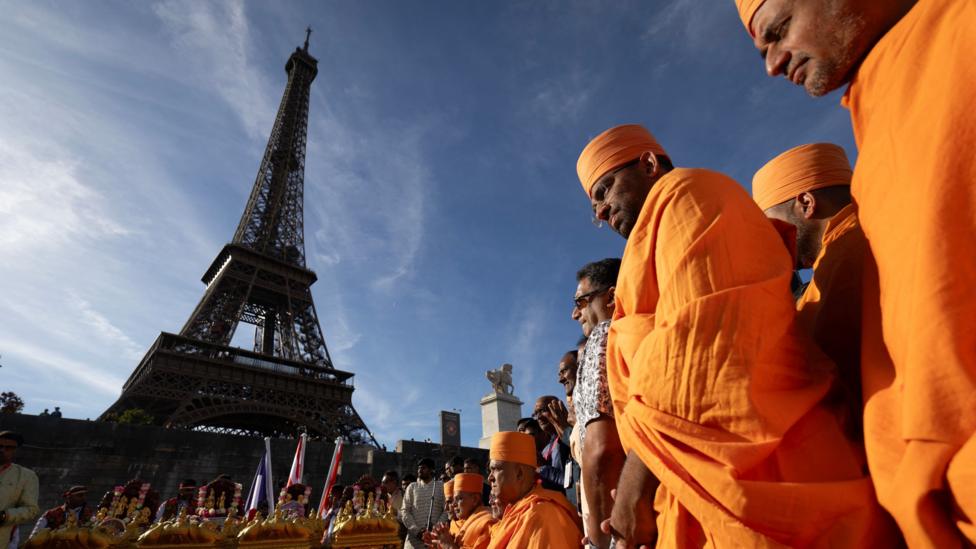 Eiffel Tower Probe Opens as Female Staff Replaced for Visit
