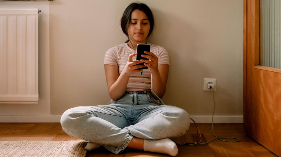 EU Unveils Strict Social Media Age Limits For Minors
