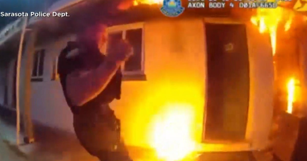 Florida Motel Fire Prompts Dramatic Rescue by Police