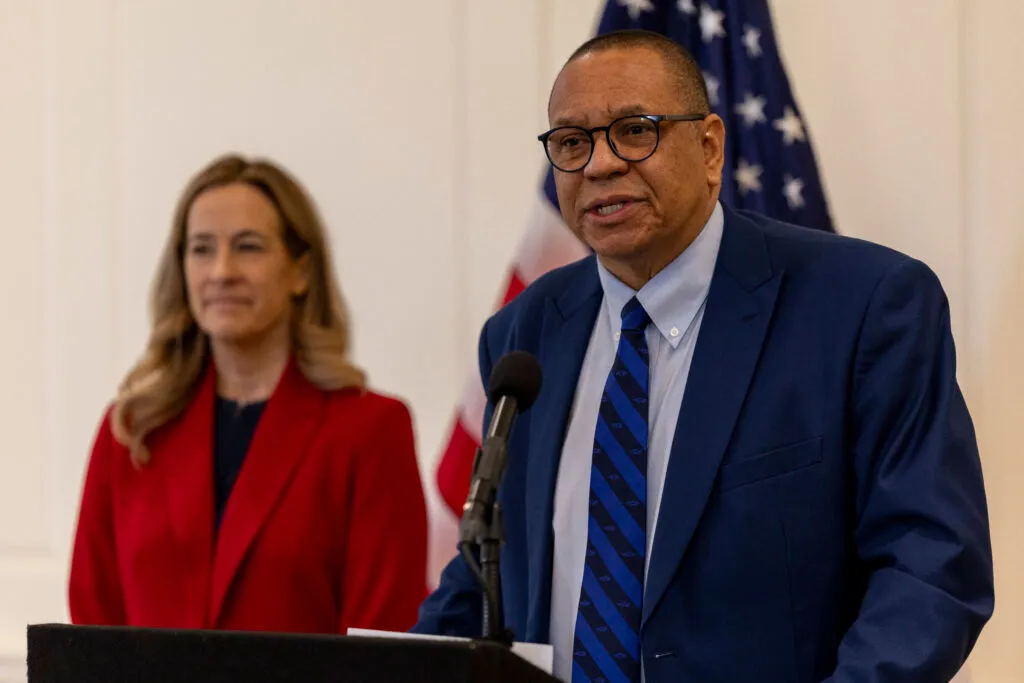 New Jersey Governor Faces Calls to Address Executive Inquiry