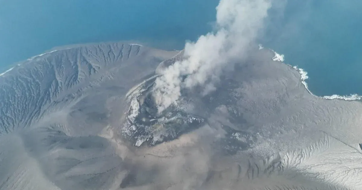 Indonesian Volcano Eruption Halts Hundreds of Regional Flights