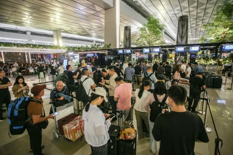 Volcanic Plume Grounds Flights Across Key Indonesian Air Hubs