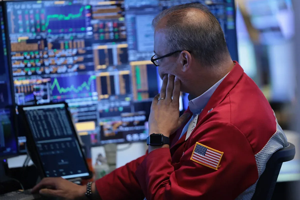 Investors Pull $11 Billion From Tech and Financial ETFs
