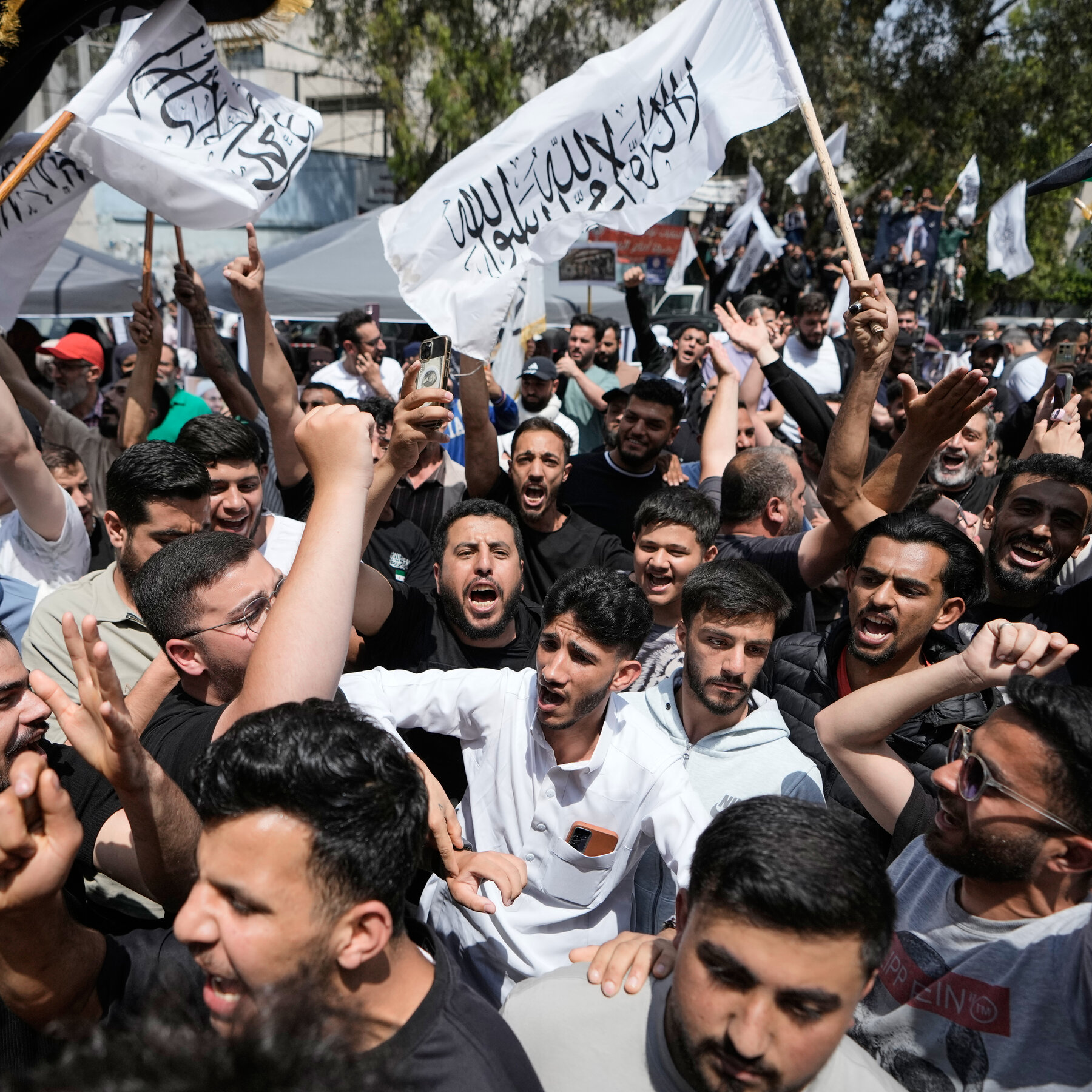 Lebanon Amnesty Law Sparks Sectarian Tensions Amid Prison Crisis