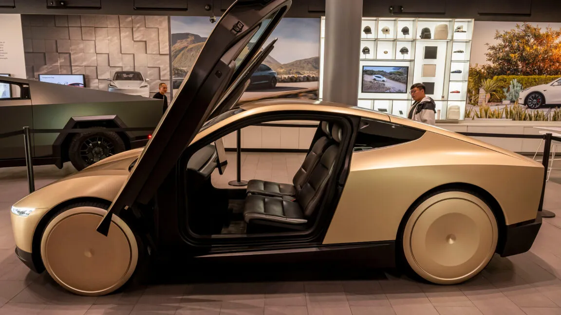 Federal Safety Probe Targets Tesla Cybercab After Launch