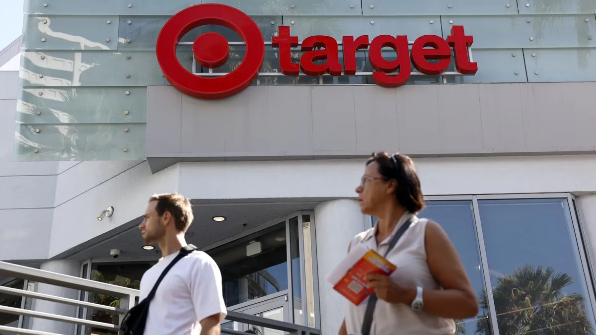 Major Retailers Split Strategies on Billions in Tariff Refunds