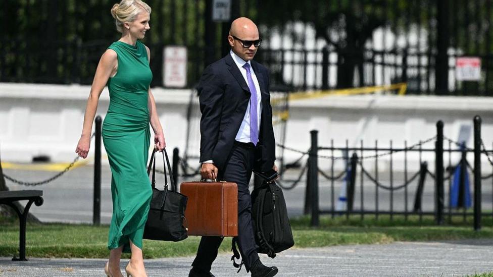 Trump Cash Gifts to Aides Trigger Ethics Scrutiny