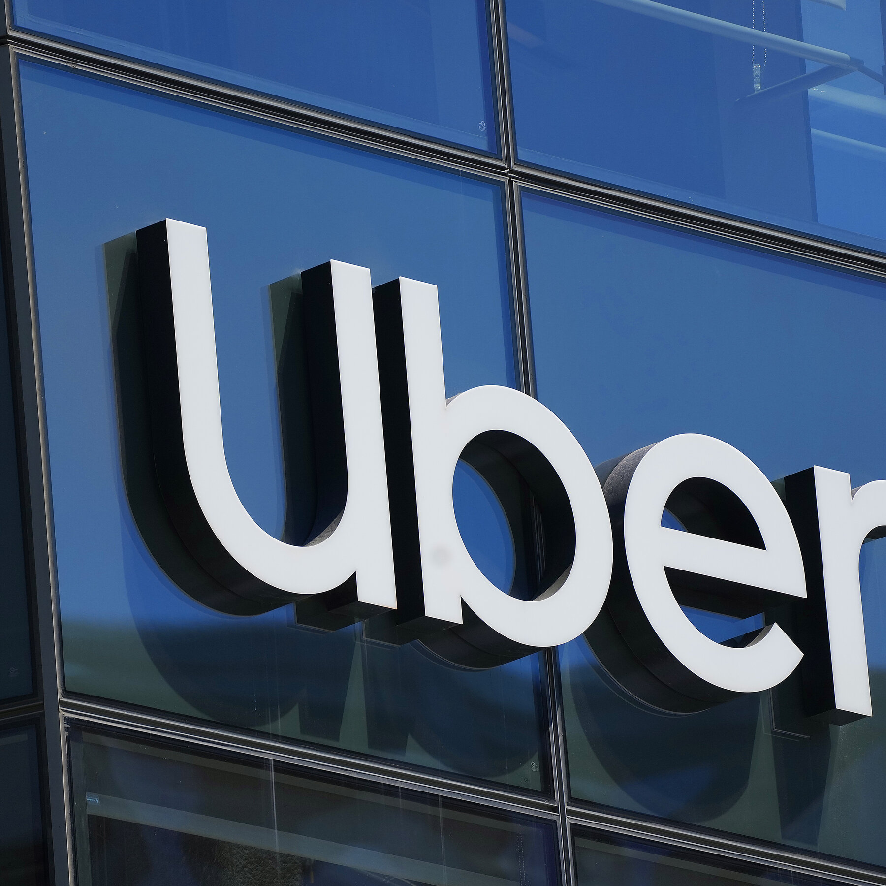 Uber Settles $40M Wrongful Death Suit Over California Freeway Crash