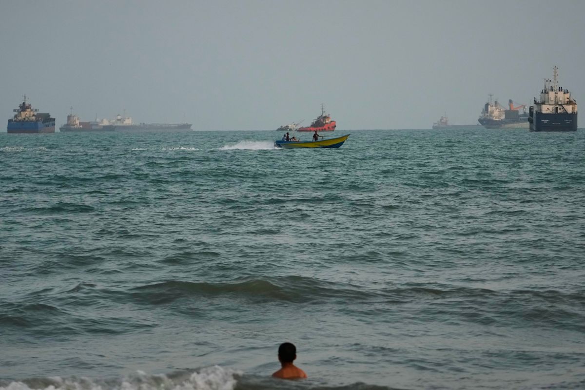 US Forces Strike Iranian Oil Tankers After Naval Attack