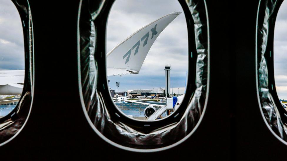 Why Aircraft Window Manufacturing Faces Extreme Engineering Hurdles