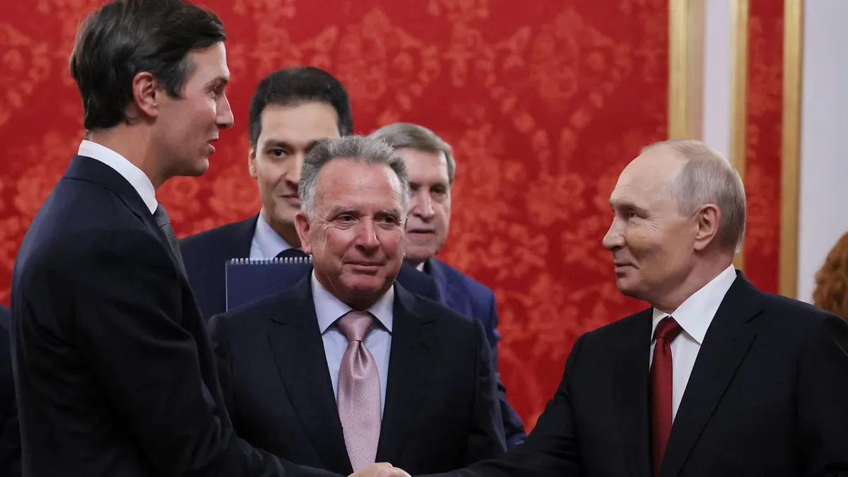 US Envoys Hold Kremlin Peace Talks Ahead of Kyiv Mission