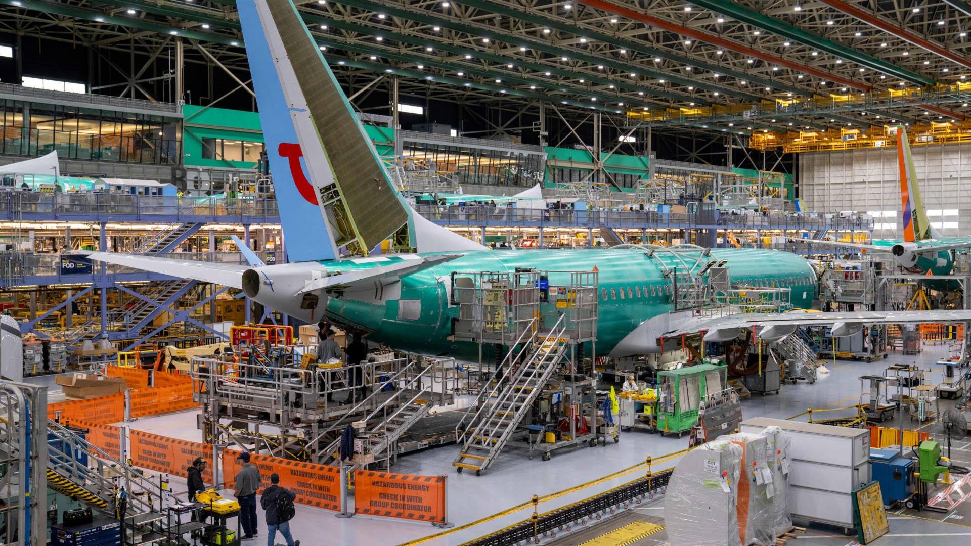 Boeing Engineers Approve Contract, Averting Strike at Major Plants