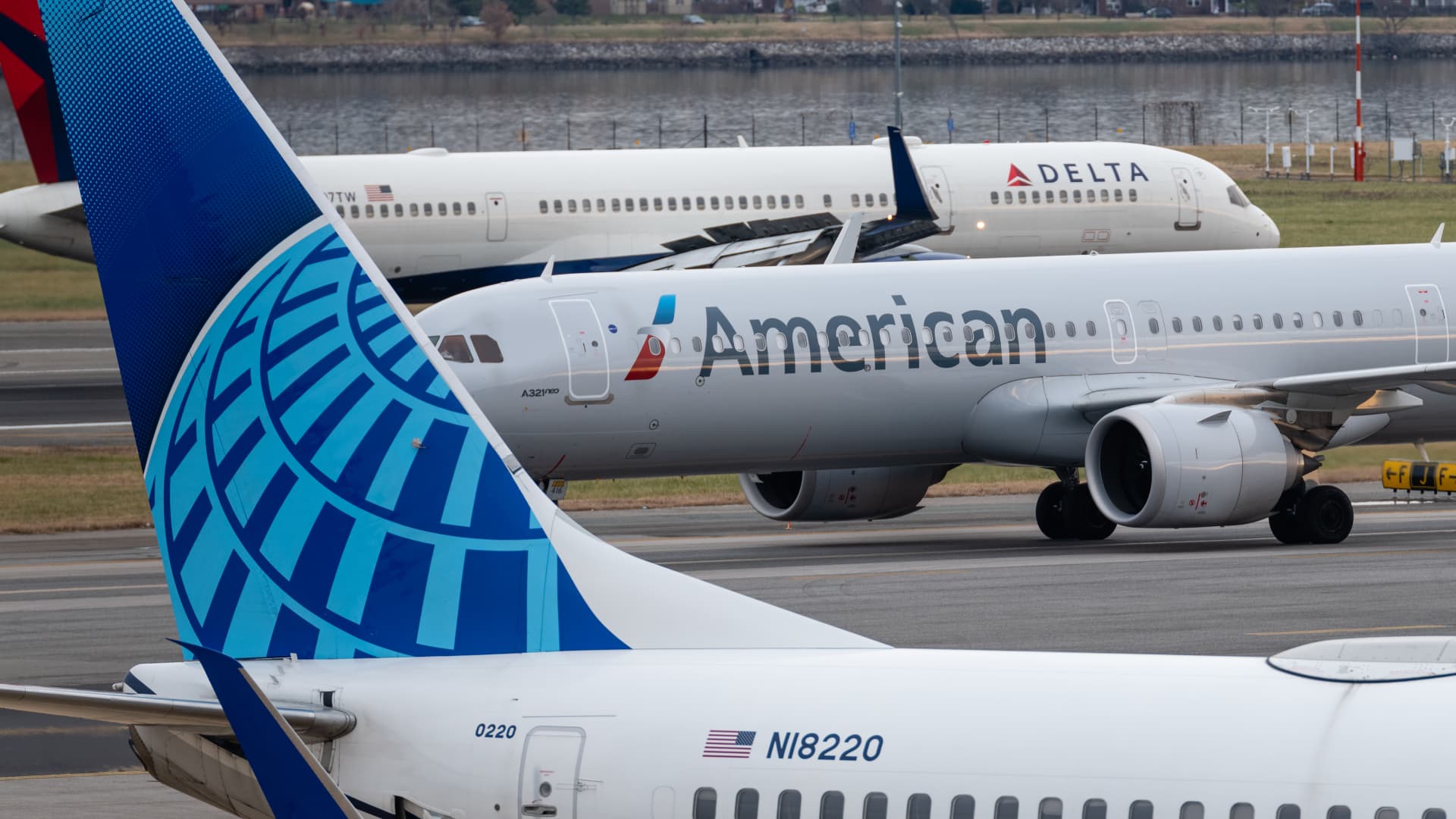 Boston Nor'easter Grounds Flights, Airlines Waive Change Fees