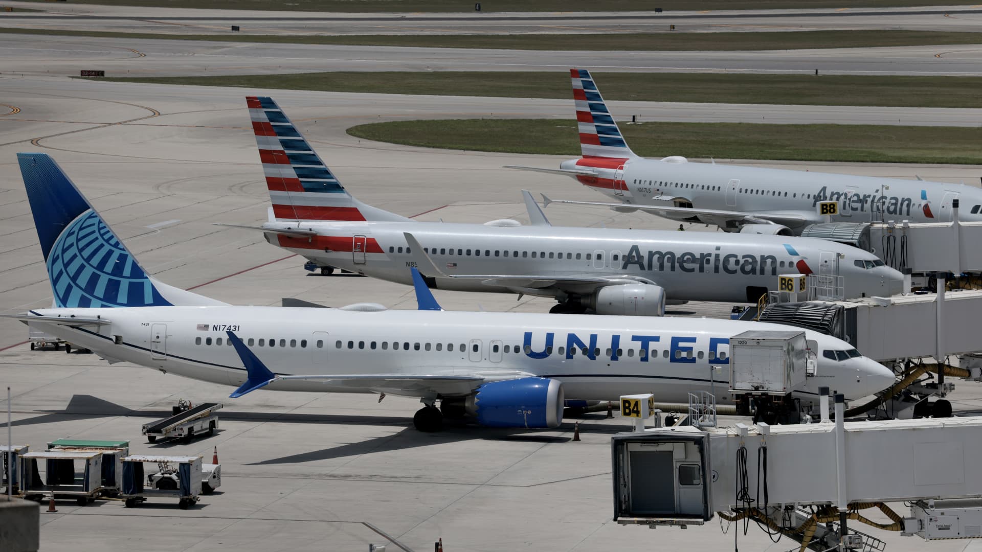 United Airlines Status Match Targets Delta, American Elite Flyers